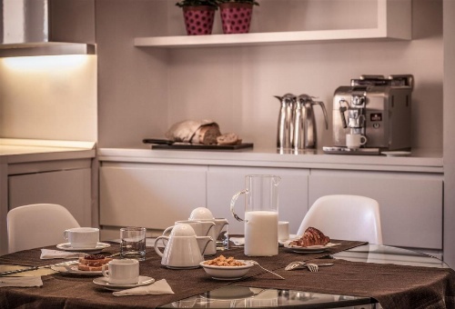 47LuxurySuites - Trevi image 10