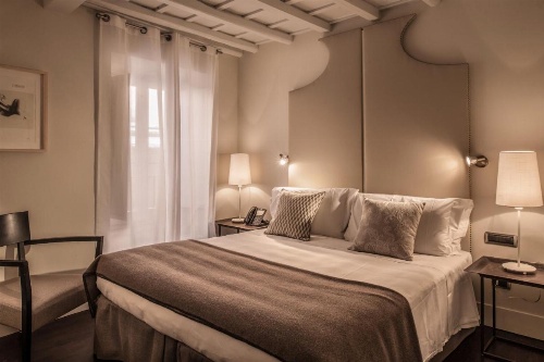 47LuxurySuites - Trevi image 5